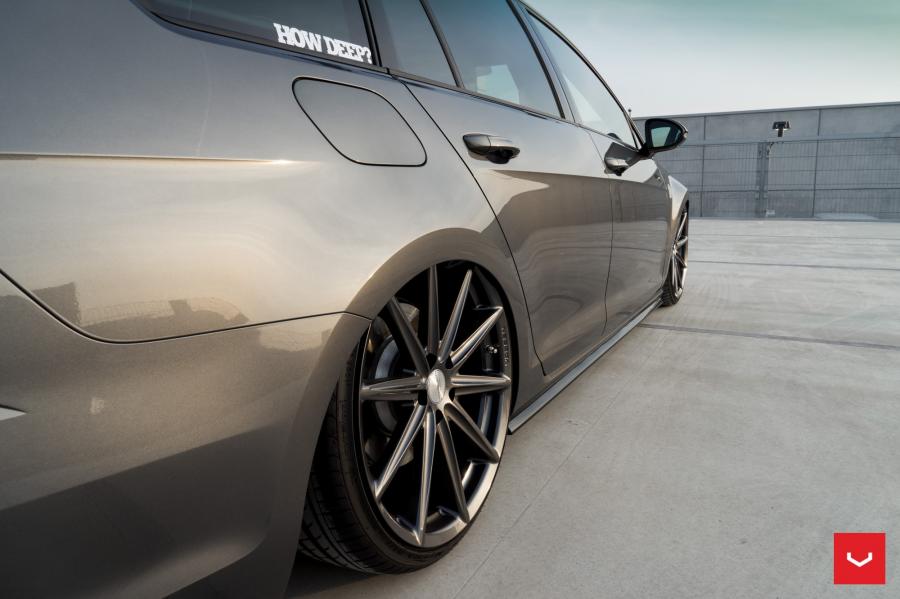 Детали экстерьера Volkswagen Golf R Estate on Vossen Wheels (VFS-10) 2017 года  (фото 25 из 30)
